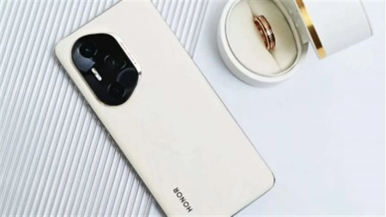 بشاشة منحنية.. هاتف Honor 300 Pro يظهر بمواصفات تقنية وتصميم غير مسبوق